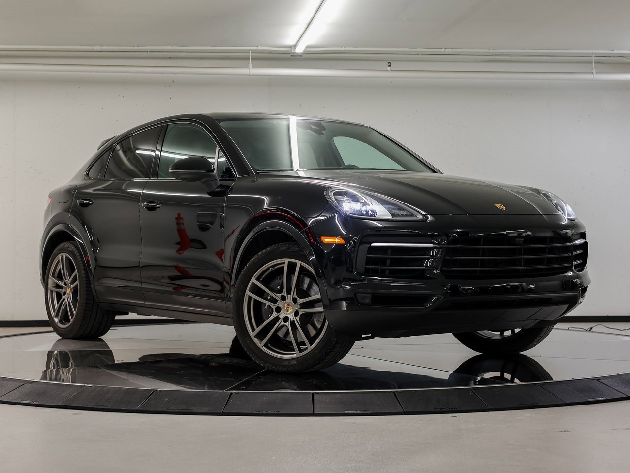 Certified 2023 Porsche Cayenne Platinum Edition image 9