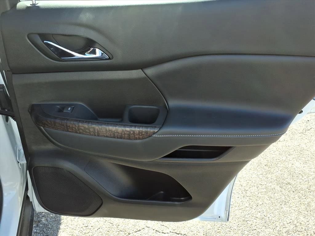 Used 2023 GMC Acadia Denali w/ Denali Technology Package image 17