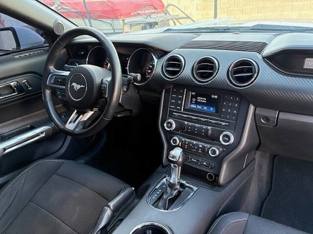 Used 2017 Ford Mustang V6 2dr Fastback image 28