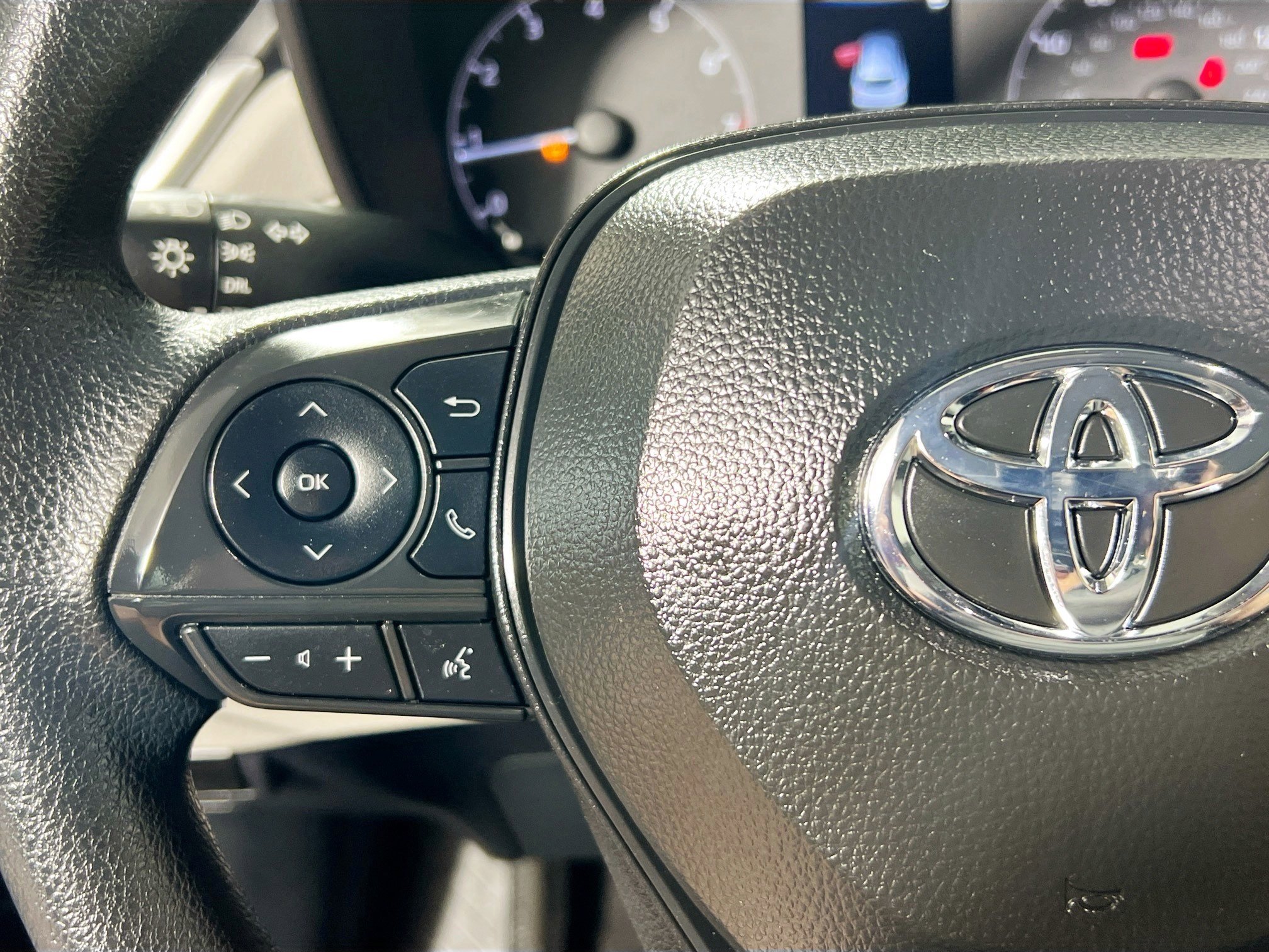 Used 2025 Toyota Corolla Cross L image 18