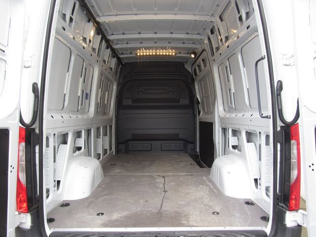 Used 2025 Mercedes-Benz Sprinter 2500 image 21