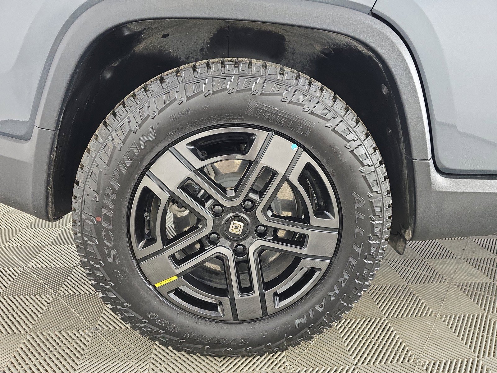 Used 2024 Rivian R1T Adventure AWD/4WD image 11