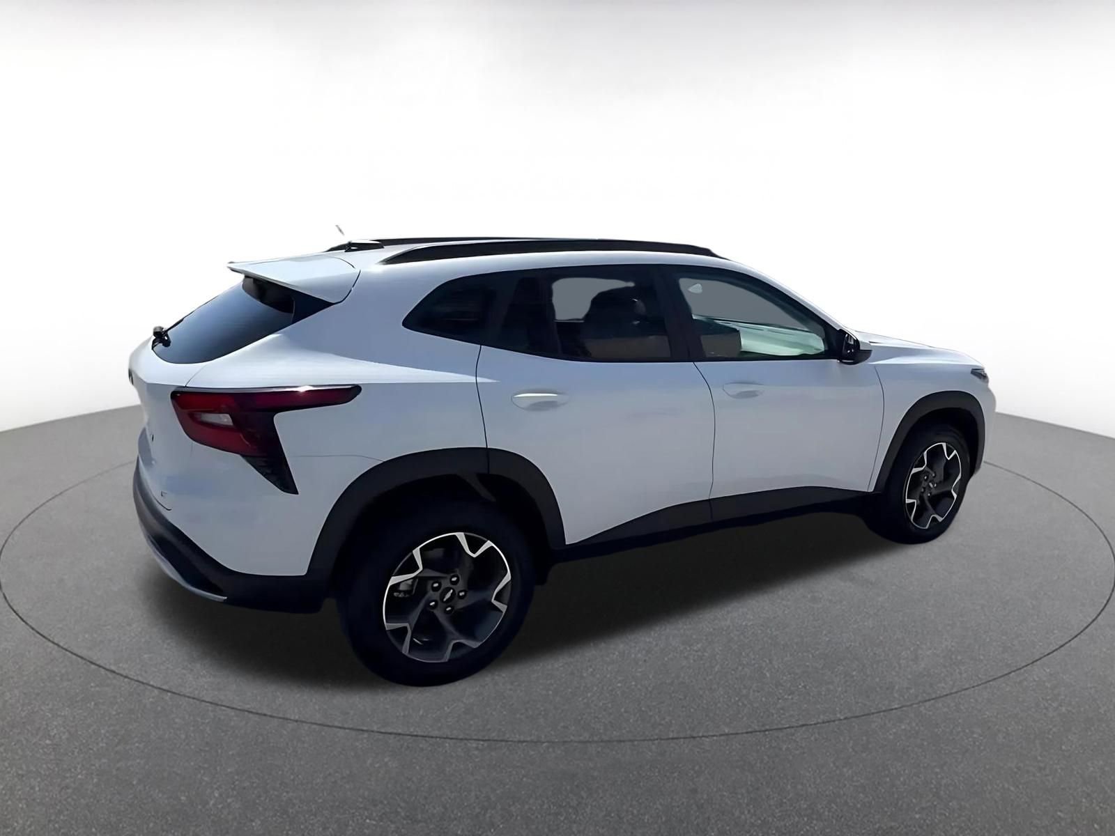 Used 2025 Chevrolet Trax LT w/ LT Convenience Package image 15