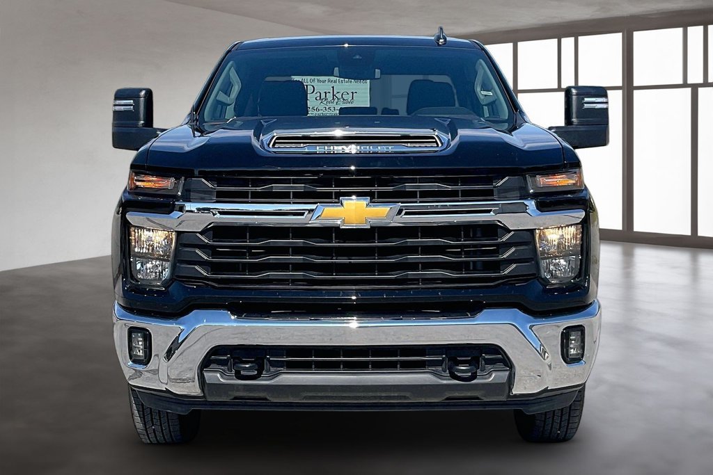 Used 2025 Chevrolet Silverado 2500 LT w/ Convenience Package AWD/4WD image 2