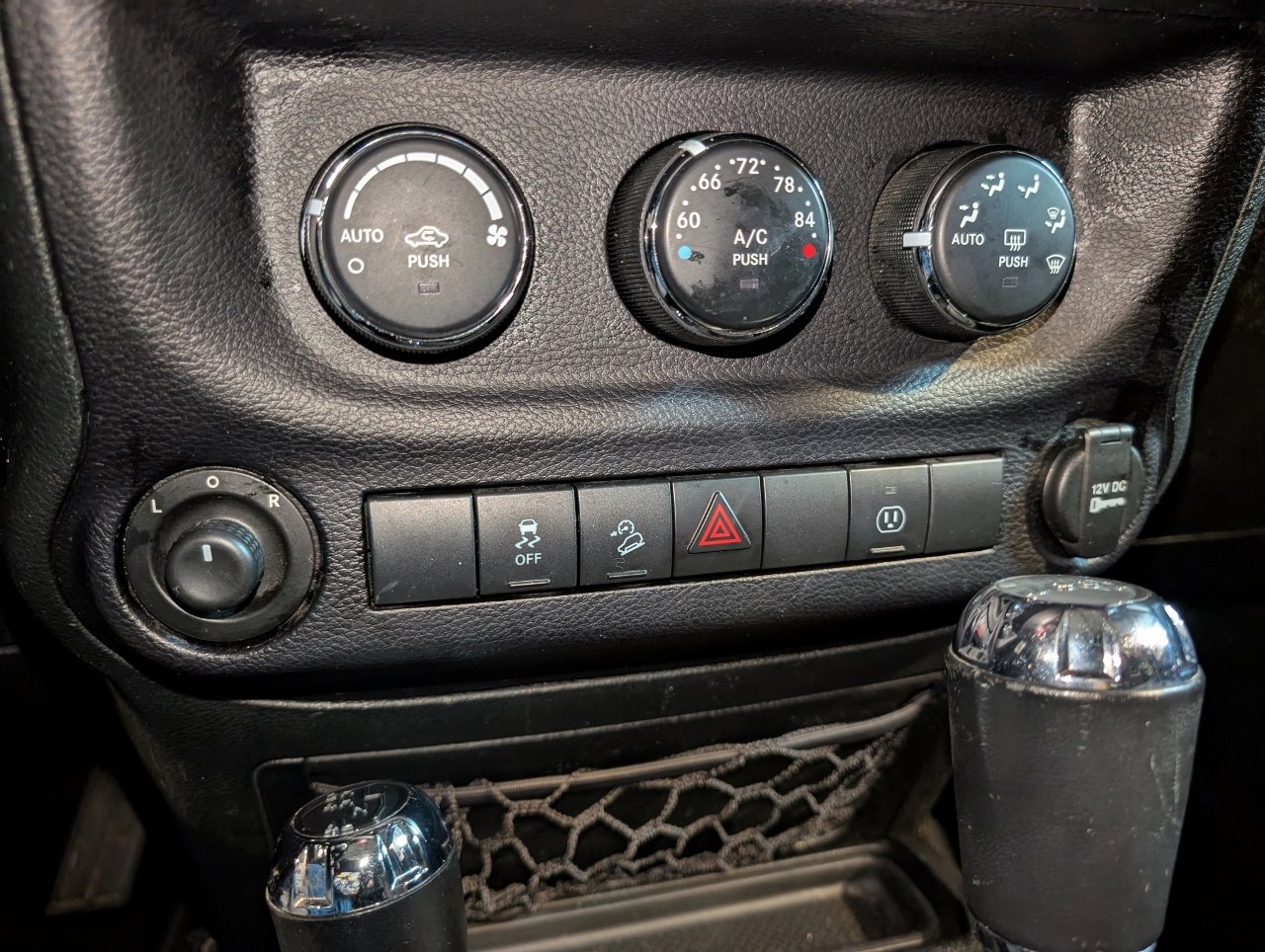 Used 2015 Jeep Wrangler Unlimited Sahara w/ Dual Top Group image 39