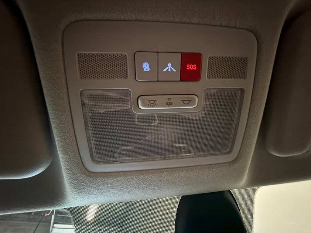 Used 2022 Hyundai Venue Limited FWD image 25
