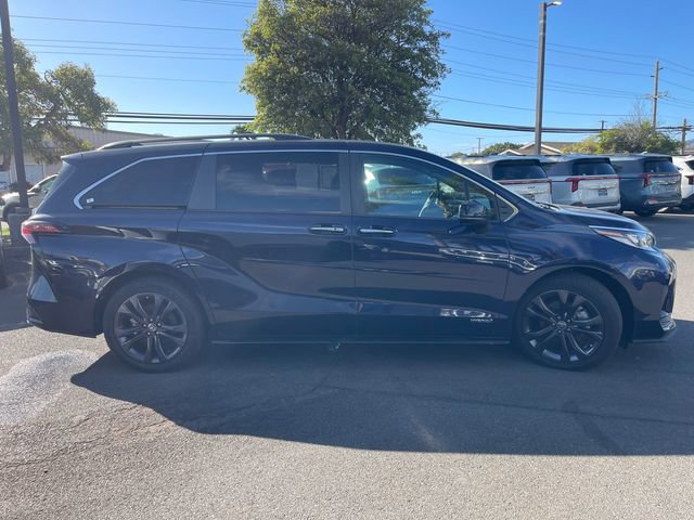 Used 2021 Toyota Sienna XSE w/ XSE Plus Package FWD image 6