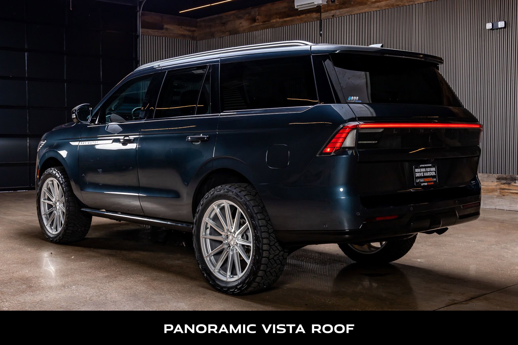 Used 2025 Lincoln Navigator Reserve image 7