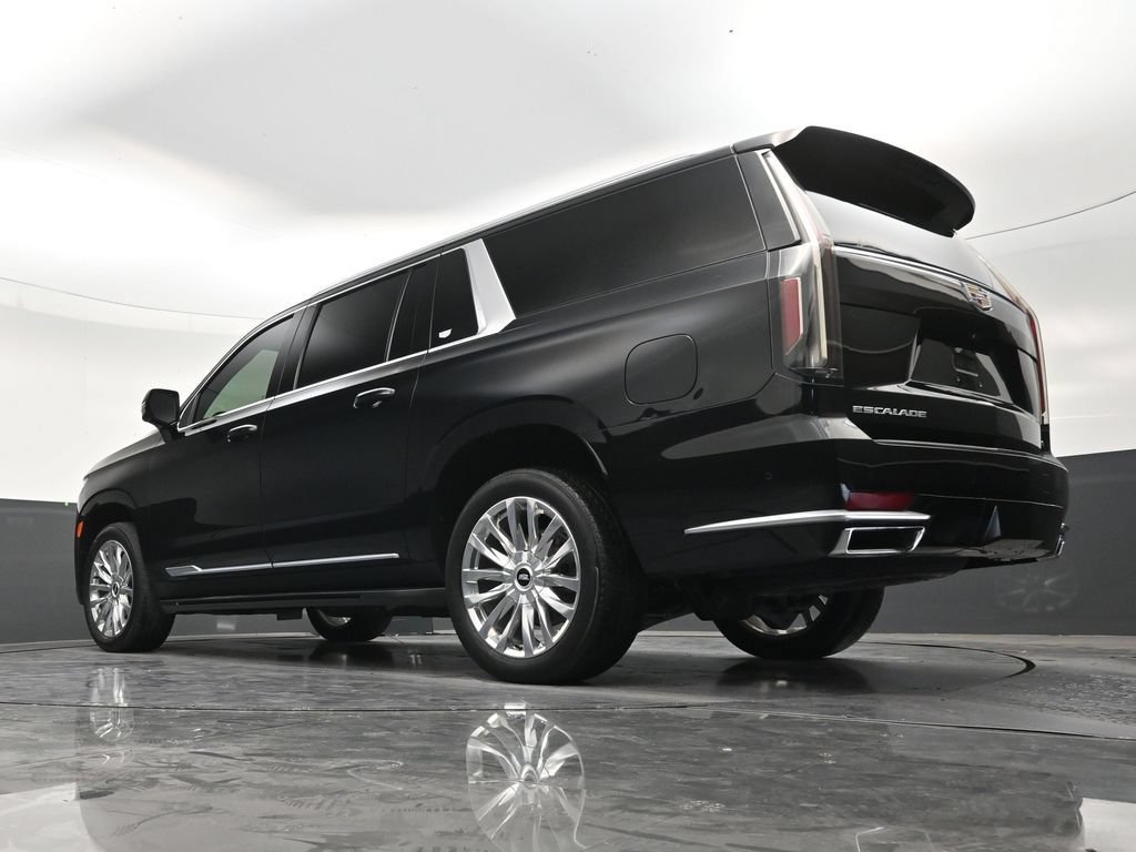 Used 2023 Cadillac Escalade ESV Premium Luxury AWD/4WD image 22
