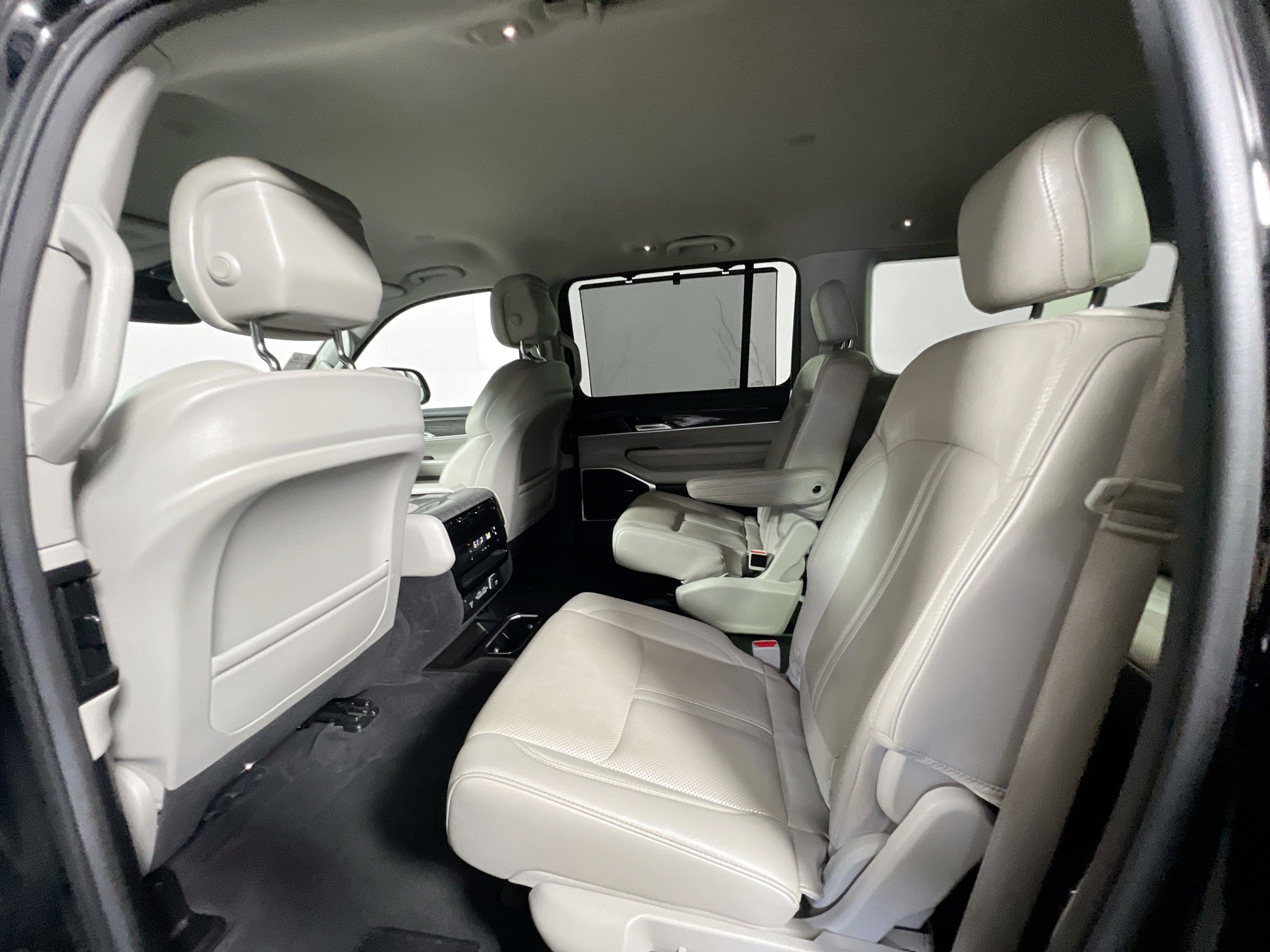 Used 2022 Jeep Wagoneer Series III w/ Convenience Group I image 29