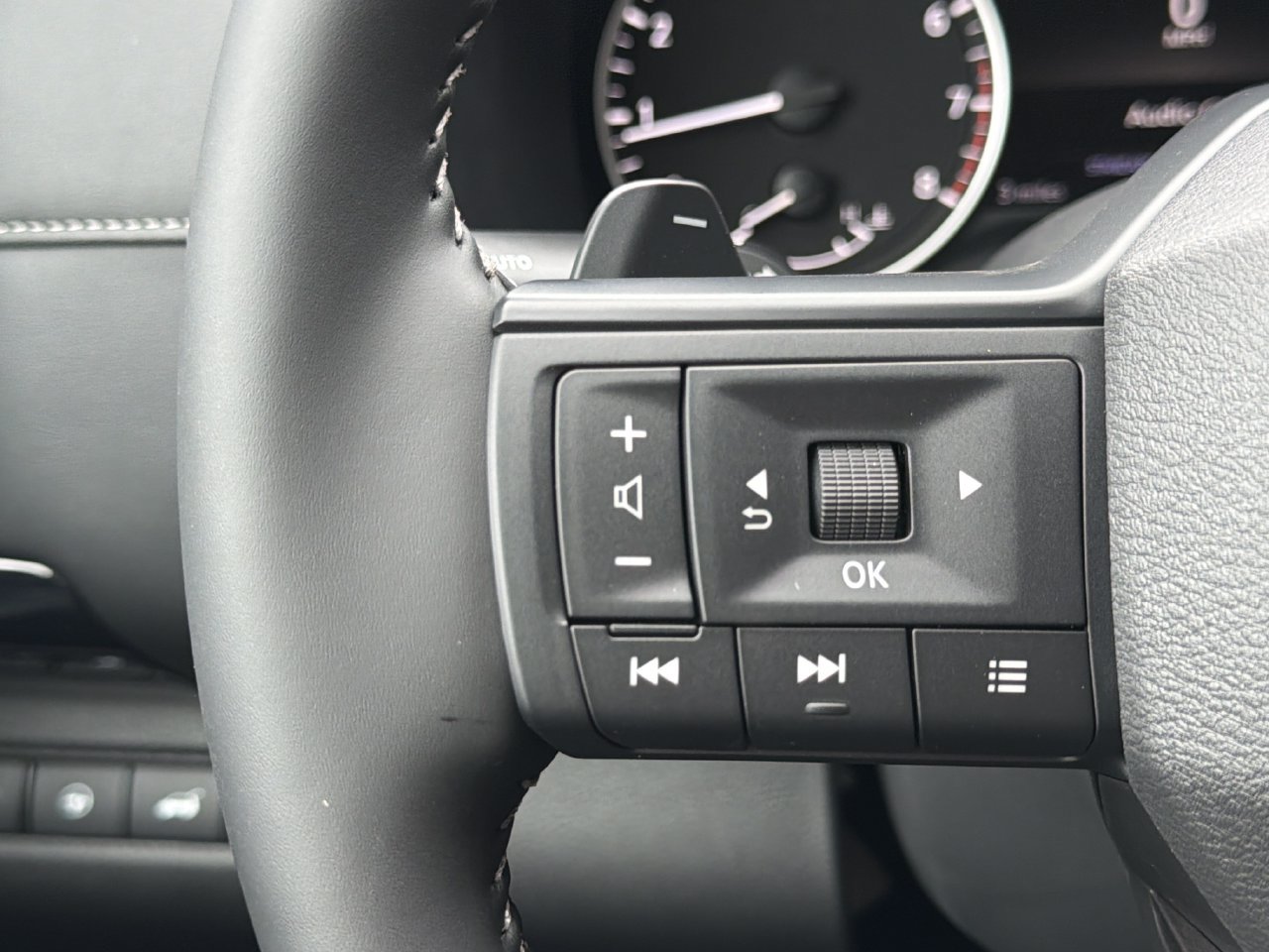 New 2026 Nissan Pathfinder SV FWD image 10