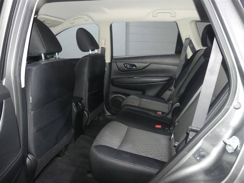 Used 2017 Nissan Rogue S AWD/4WD image 25