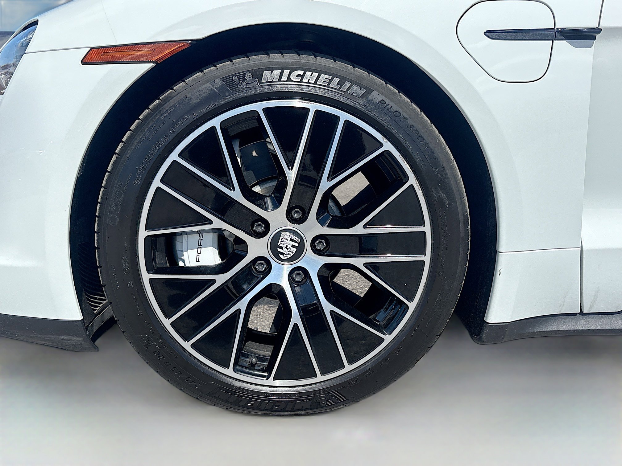 Used 2021 Porsche Taycan 4S image 9