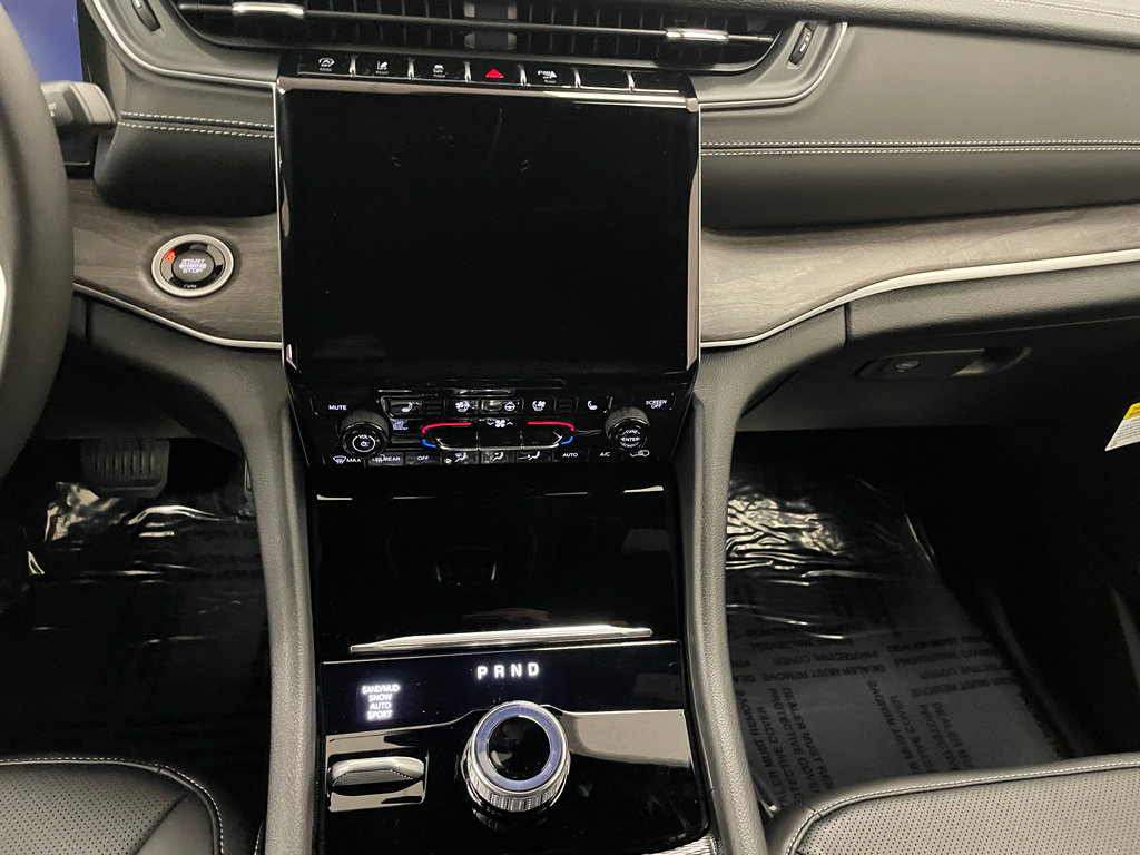 New 2025 Jeep Grand Cherokee L Limited w/ Luxury Tech Group II image 9