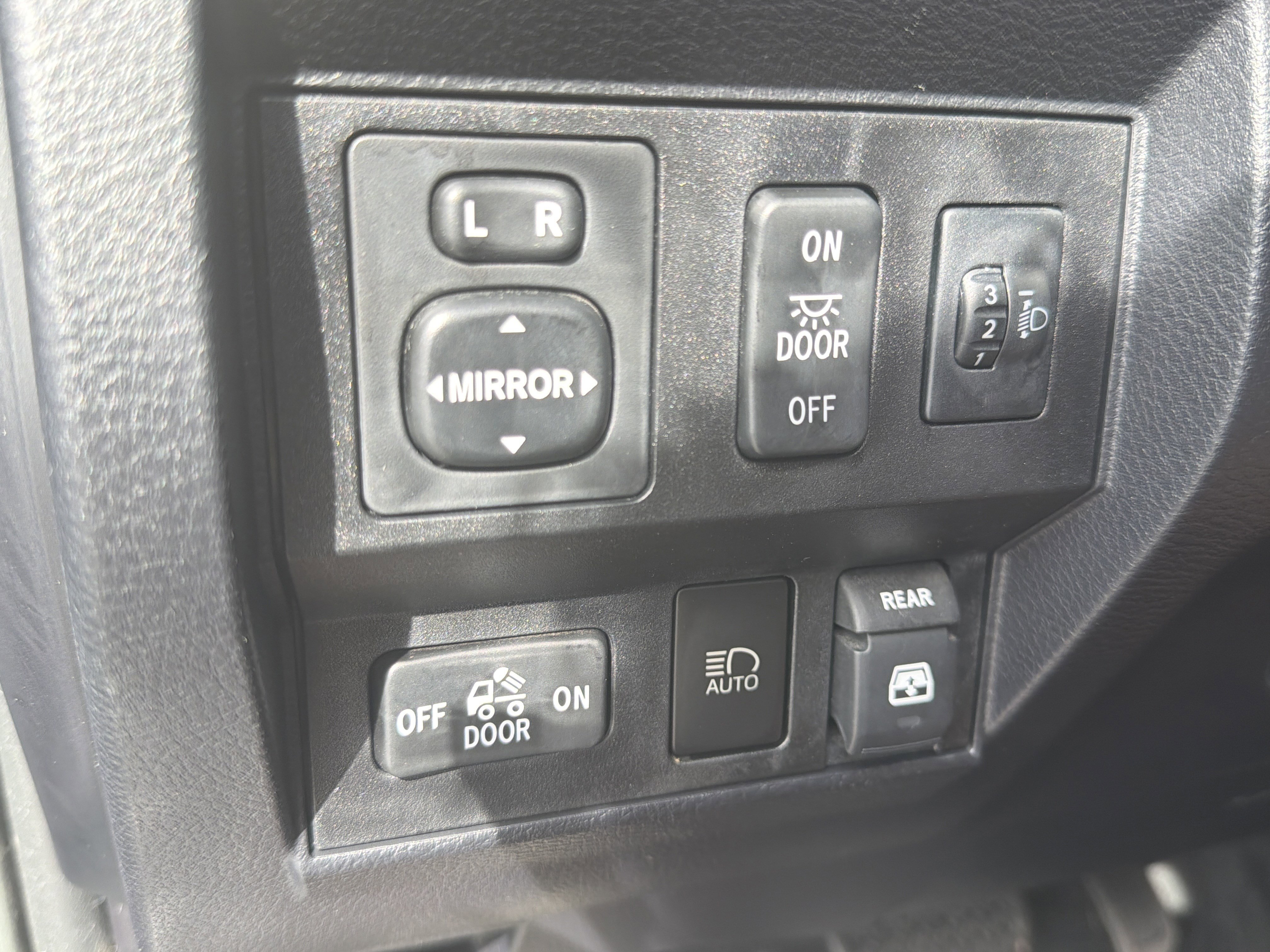 Used 2018 Toyota Tundra SR5 w/ TRD Off Road Package AWD/4WD image 12