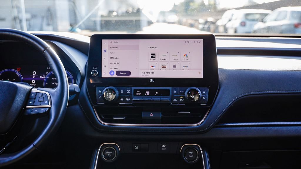 Used 2024 Toyota Grand Highlander AWD Hybrid image 14