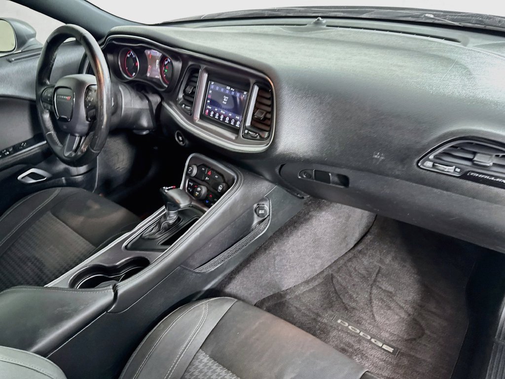 Used 2016 Dodge Challenger SXT RWD image 32