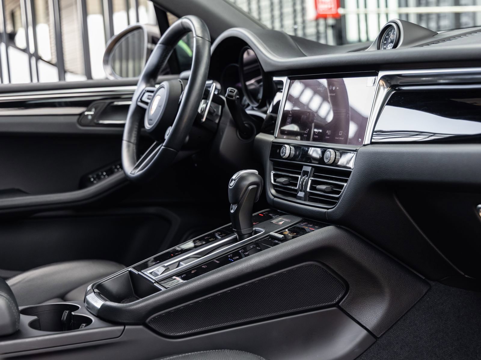 Certified 2023 Porsche Macan Turbo AWD/4WD image 46
