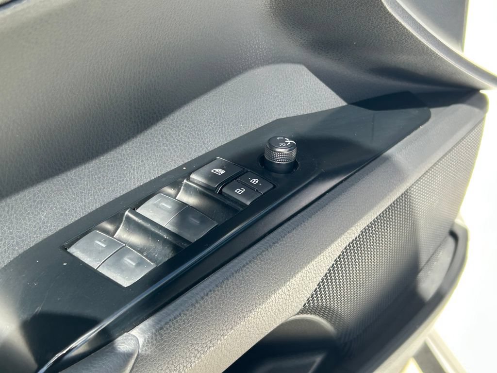 Used 2025 Toyota Camry SE w/ Convenience Package FWD image 22