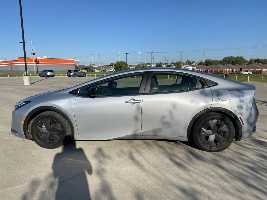 Used 2025 Toyota Prius LE image 7
