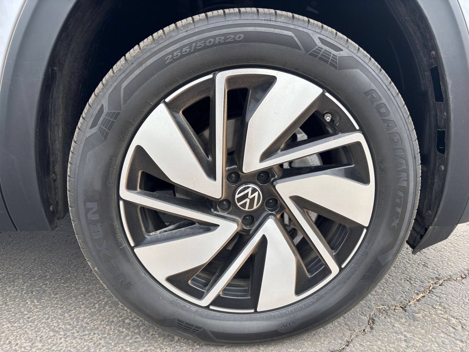 Used 2026 Volkswagen Atlas SE AWD/4WD image 32