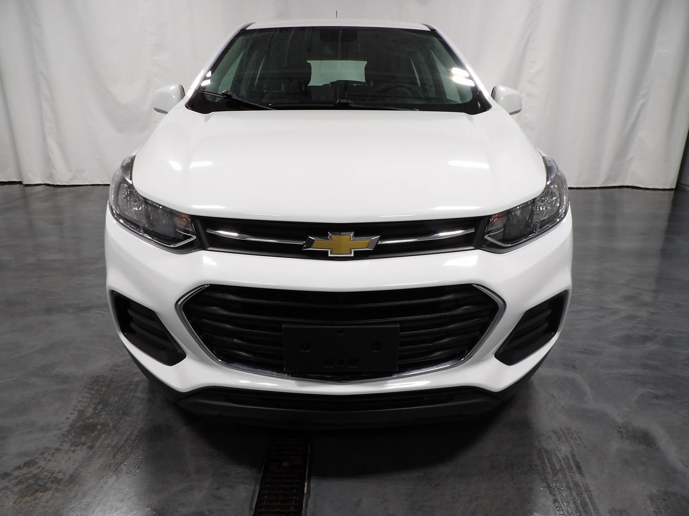 Used 2018 Chevrolet Trax LS FWD image 2