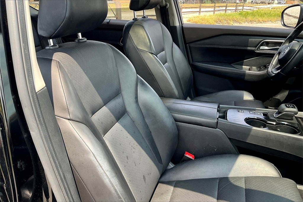 Used 2021 Nissan Rogue SV w/ Premium Package image 7