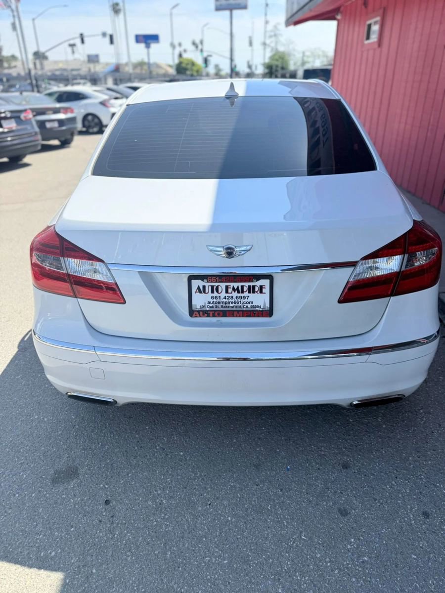 Used 2012 Hyundai Genesis 3.8 image 4