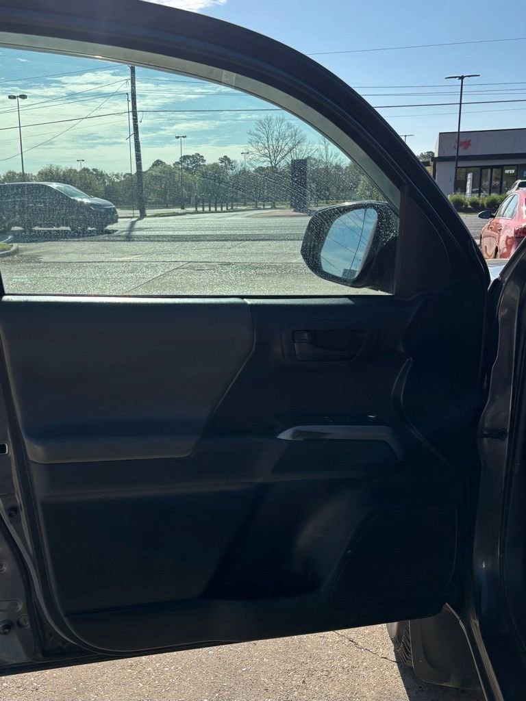 Used 2016 Toyota Tacoma SR5 w/ SR5 Appearance Package (SN) image 9