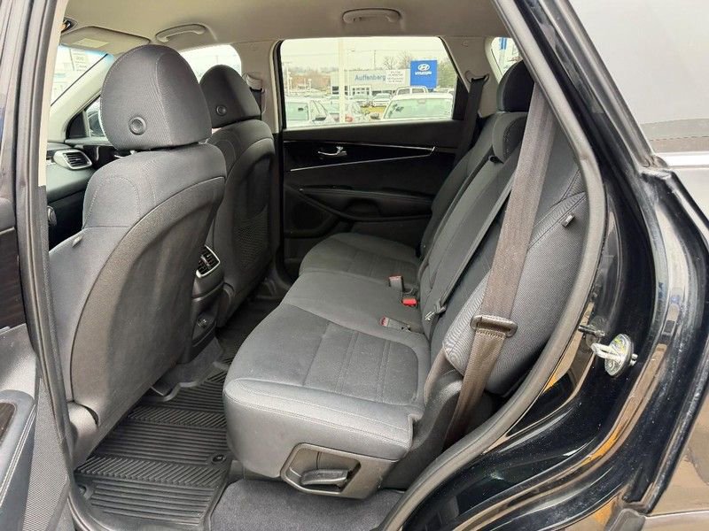 Used 2019 Kia Sorento L image 9