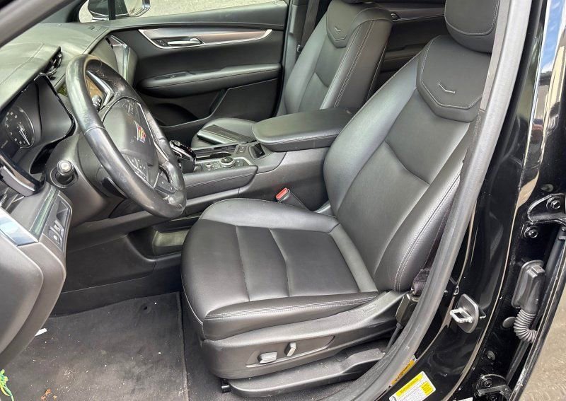 Certified 2023 Cadillac XT5 Luxury FWD image 3