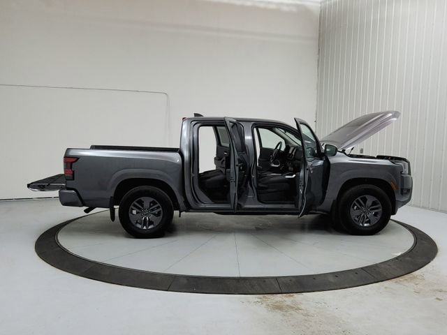 Used 2025 Nissan Frontier SV image 16
