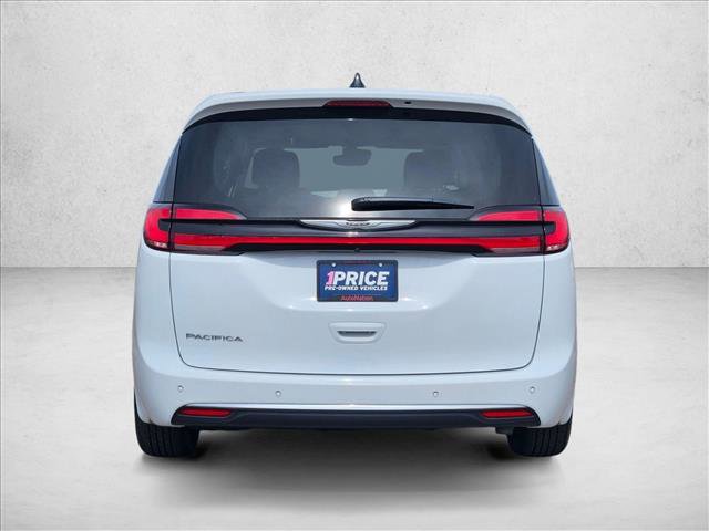 Used 2024 Chrysler Pacifica Touring-L FWD image 7