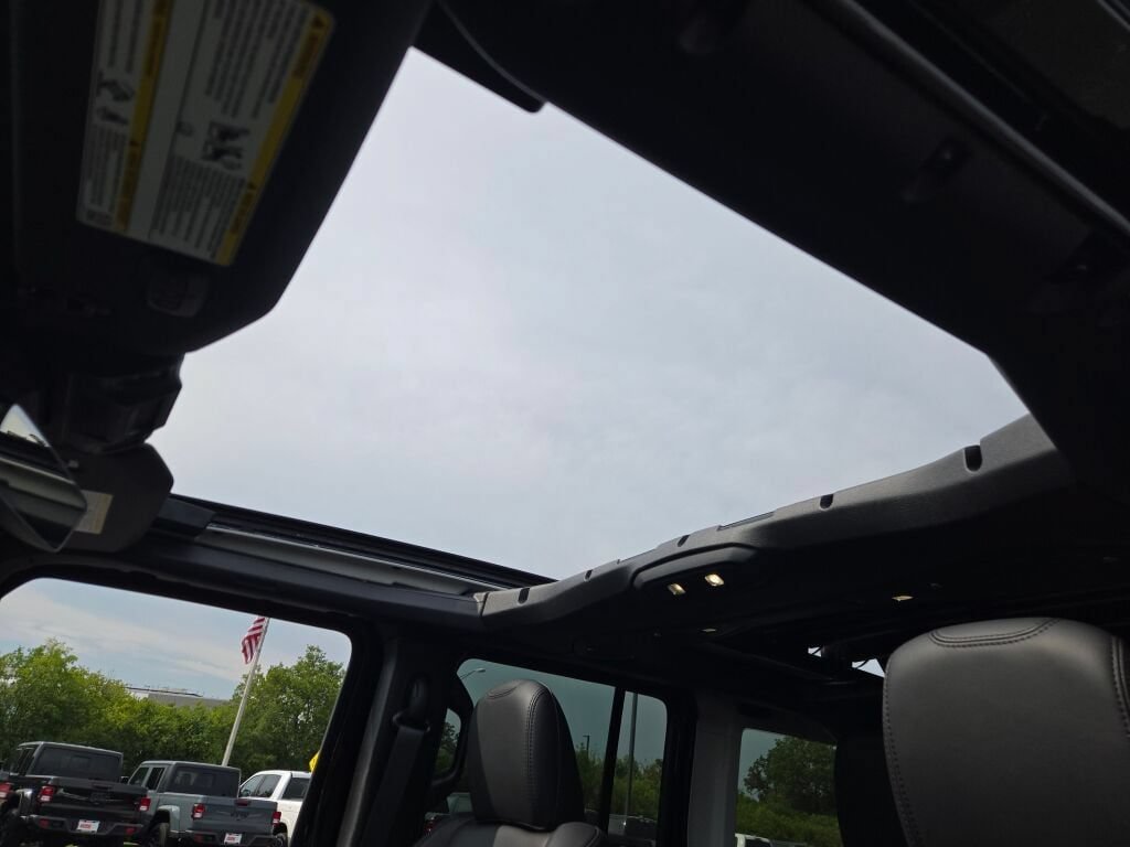 New 2027 Jeep Wrangler Unlimited Rubicon AWD/4WD image 11