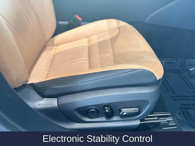 Used 2025 Lexus ES 300h w/ Technology Package image 17