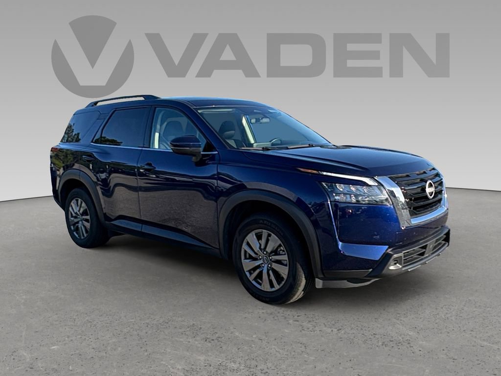 Used 2025 Nissan Pathfinder SV FWD image 1