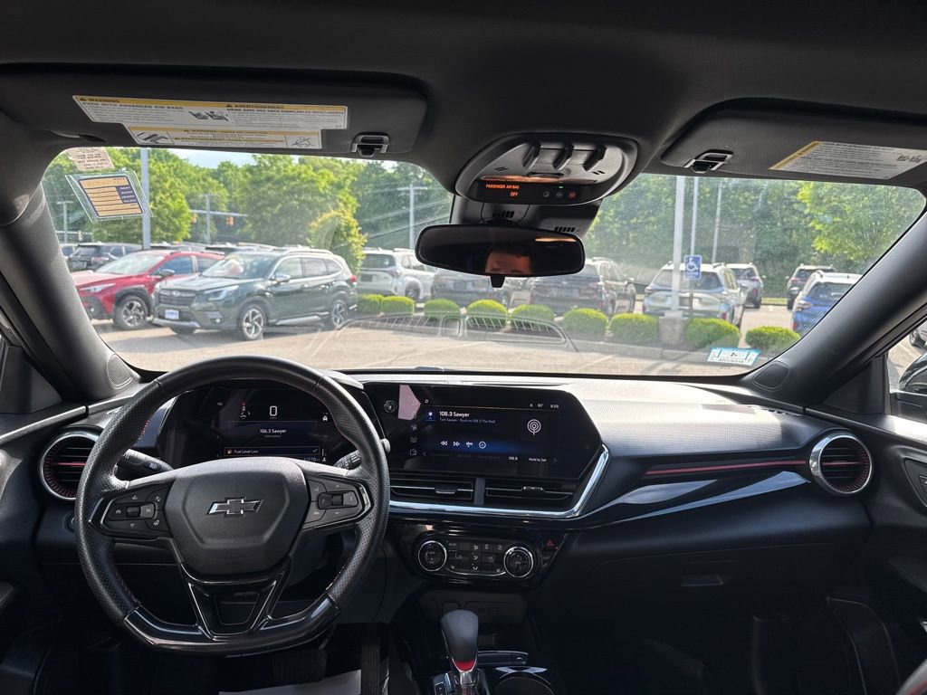 Used 2024 Chevrolet Trax RS w/ Sunroof Package FWD image 8