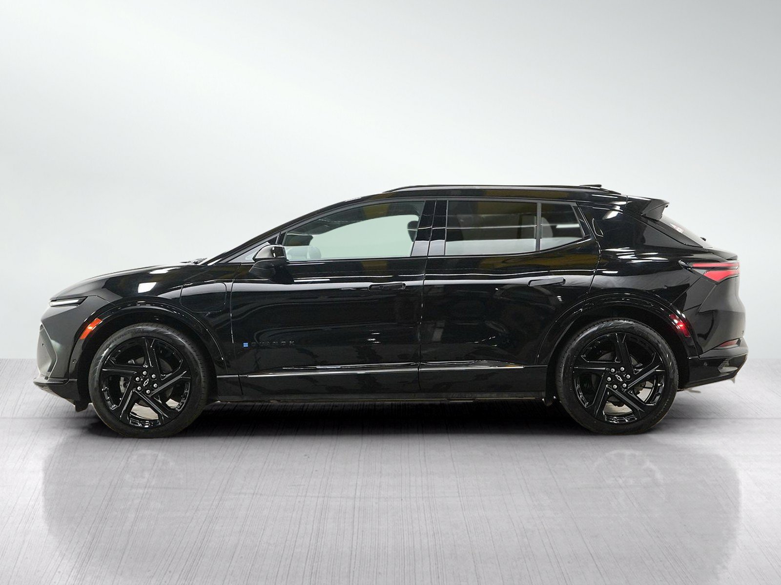 Used 2024 Chevrolet Equinox EV RS FWD image 2