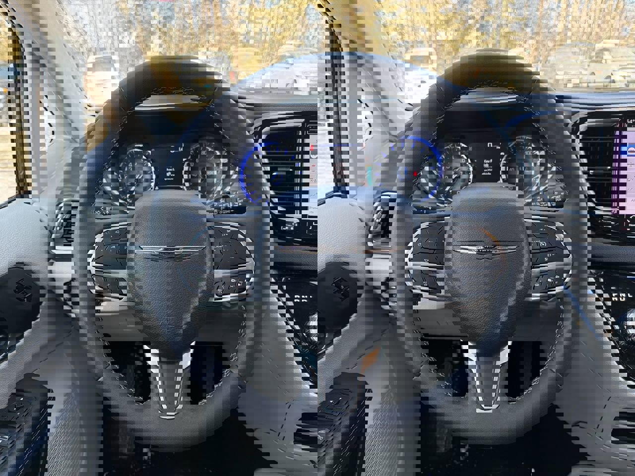 Used 2024 Chrysler Pacifica Touring-L image 14