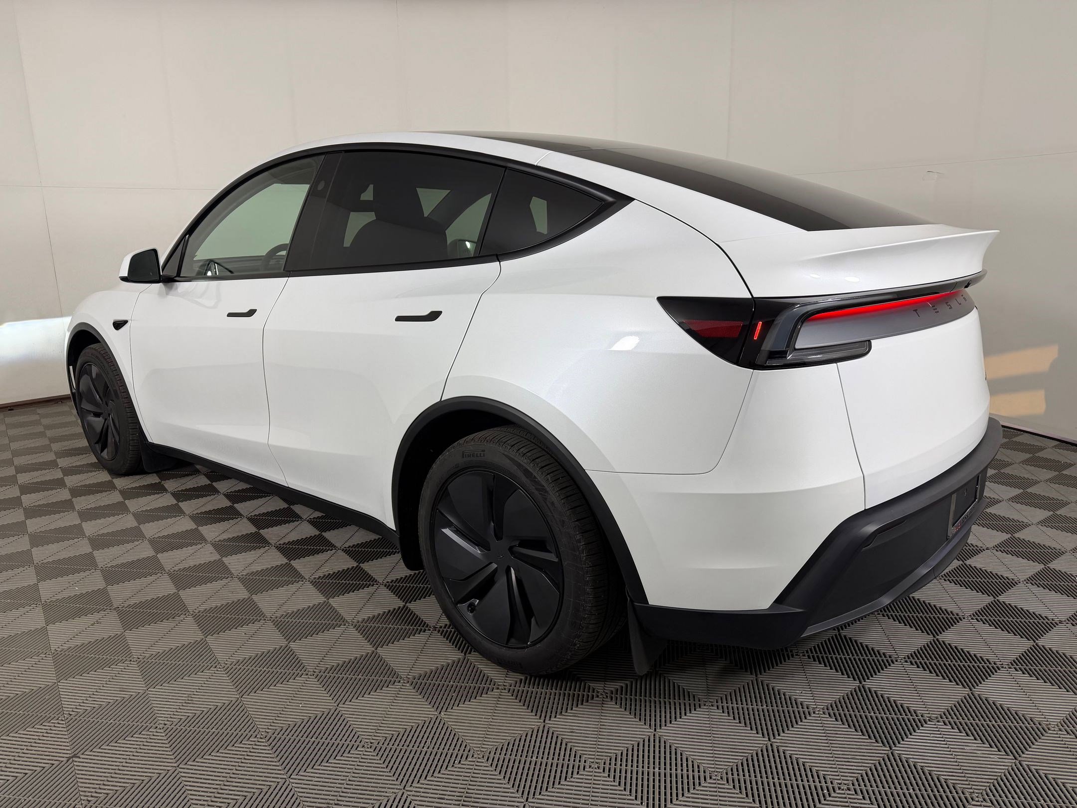 Used 2026 Tesla Model Y Long Range AWD/4WD image 3