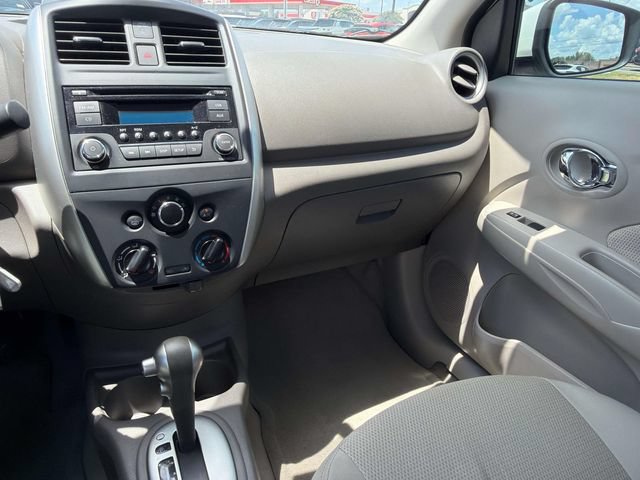 Used 2015 Nissan Versa SV FWD image 13