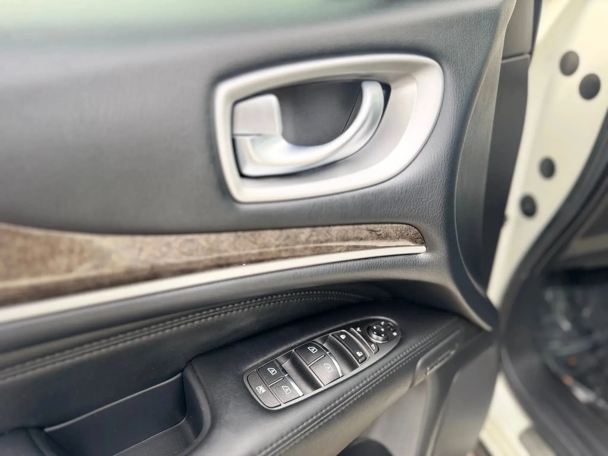 Used 2013 INFINITI JX35 FWD w/ Premium Pkg image 18