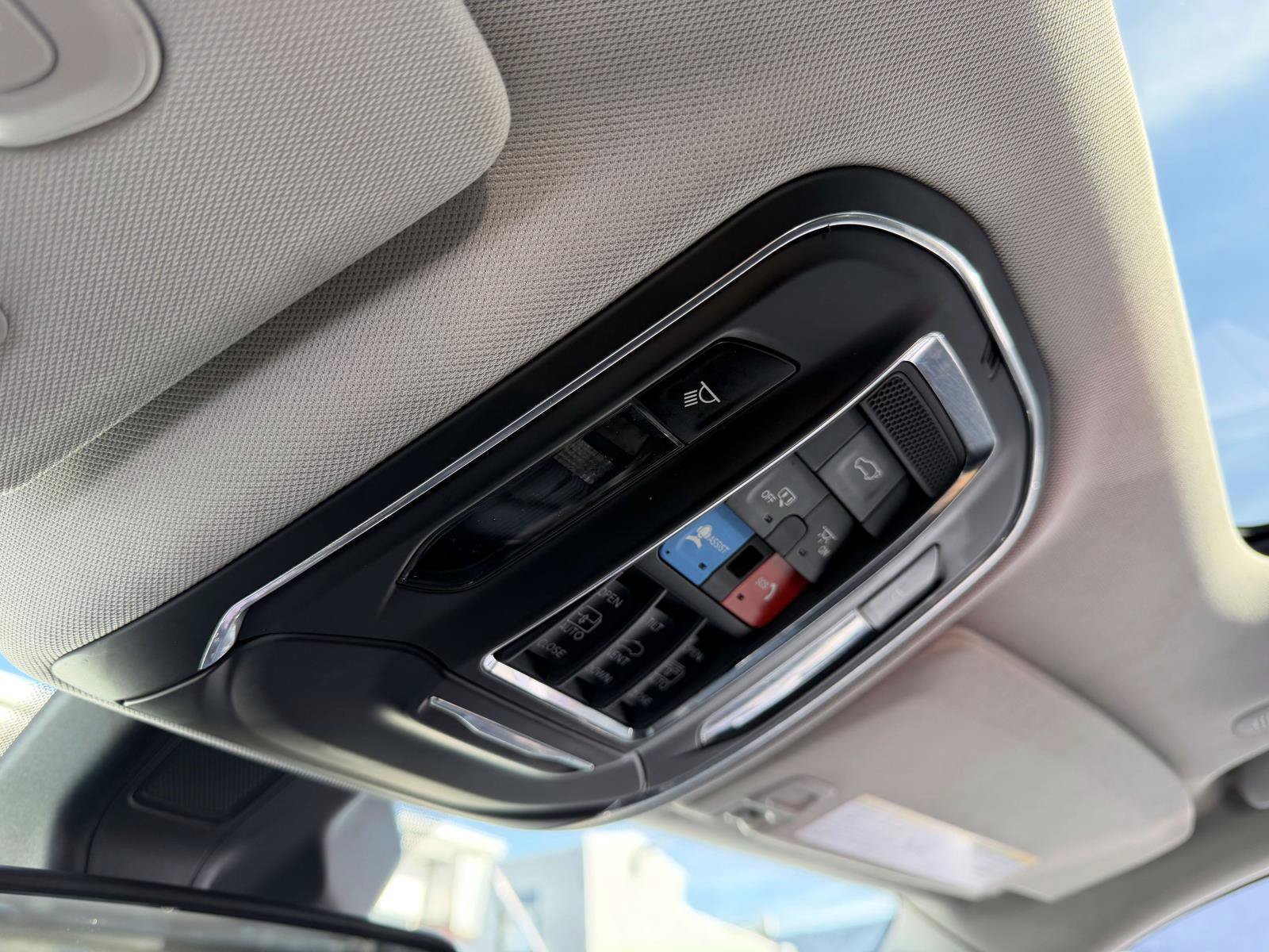Used 2024 Jeep Grand Cherokee Limited AWD/4WD image 30