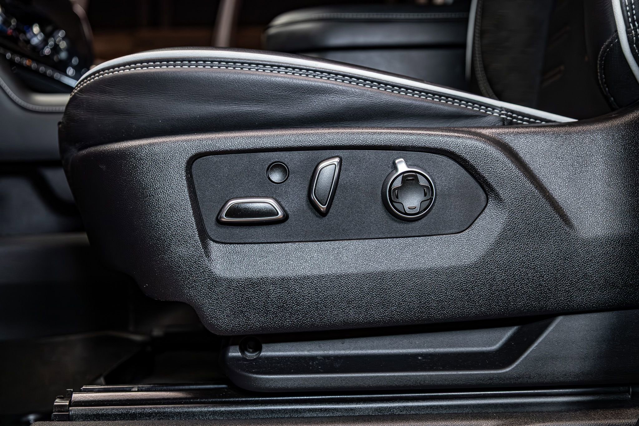 Used 2025 GMC Sierra 2500 AT4X image 25