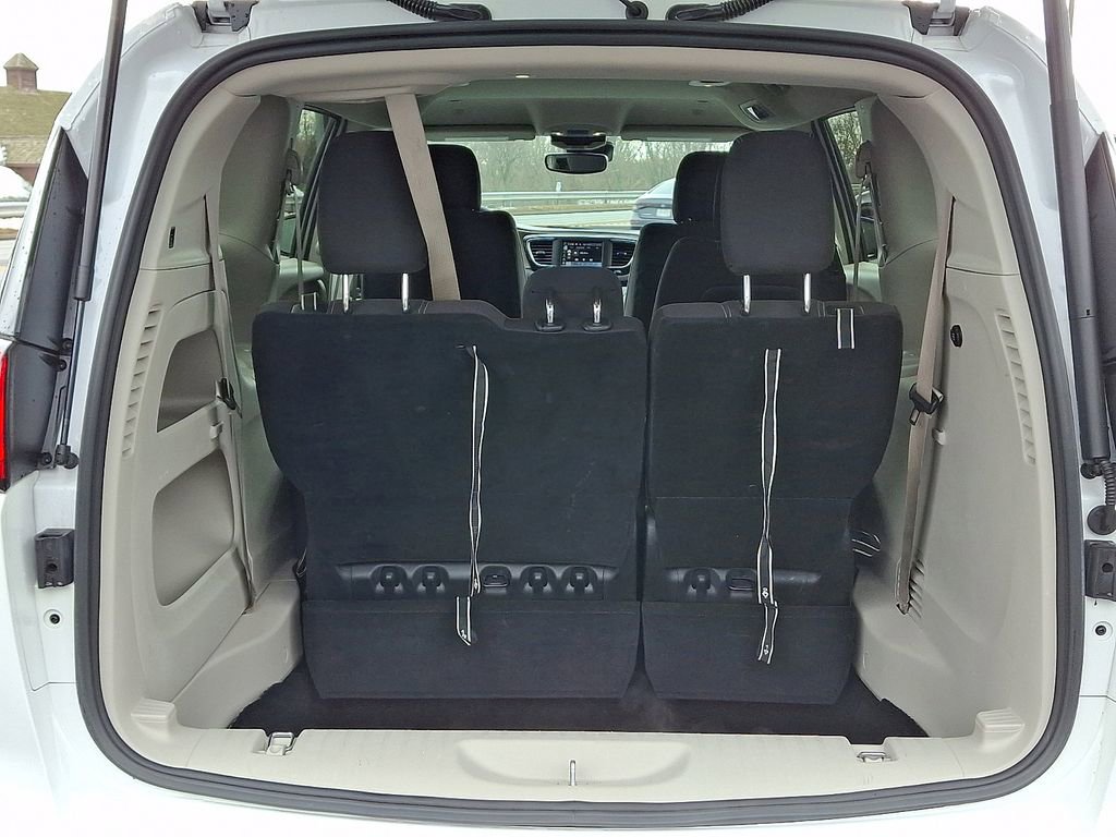 Used 2024 Chrysler Voyager LX image 28
