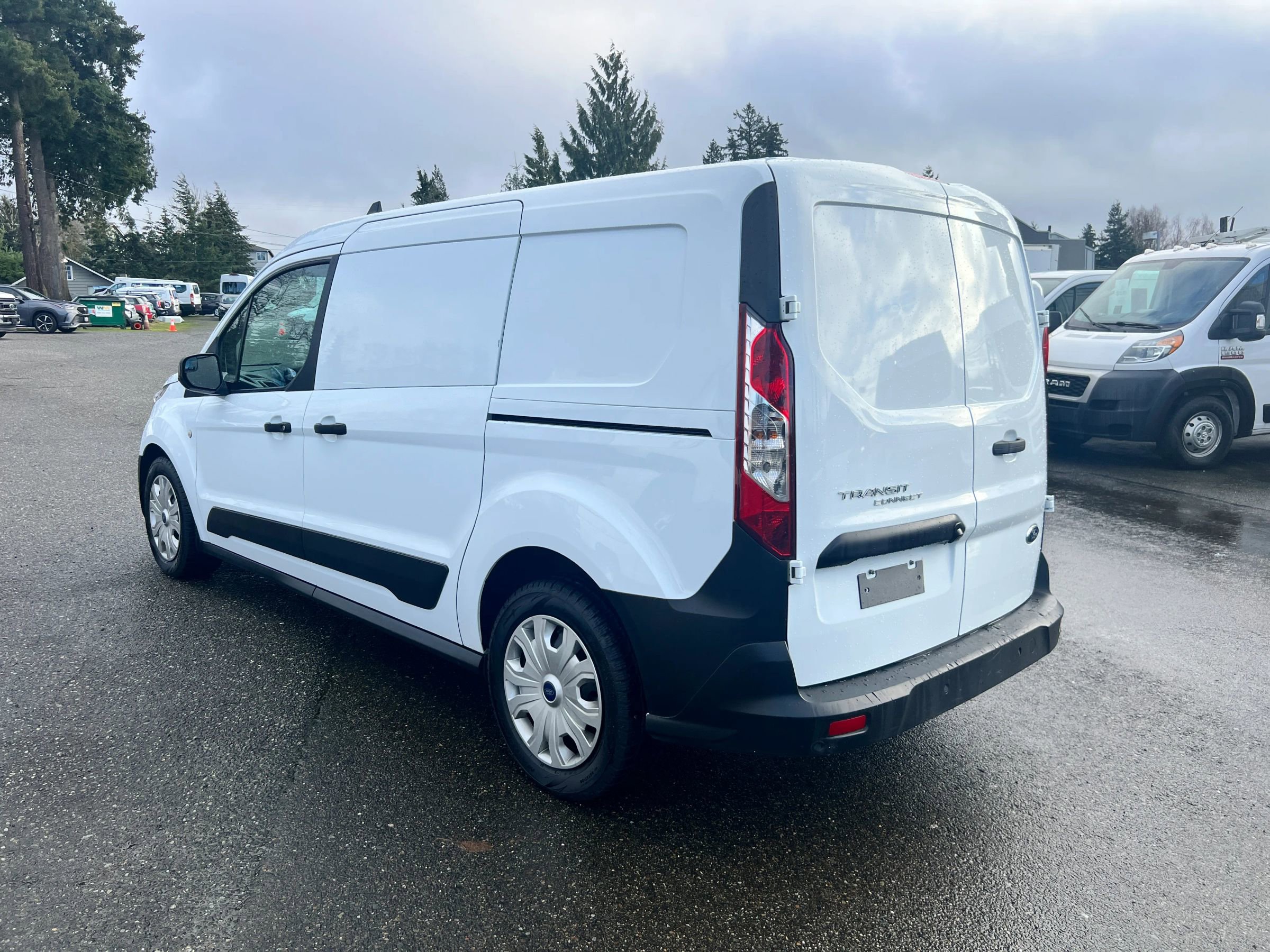 Used 2021 Ford Transit Connect XL image 5