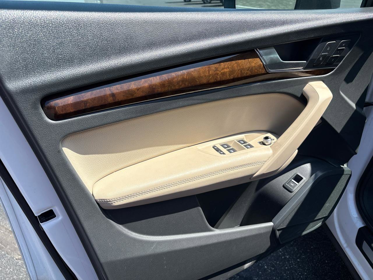 Used 2020 Audi Q5 2.0T Premium Plus w/ Premium Plus Package image 9