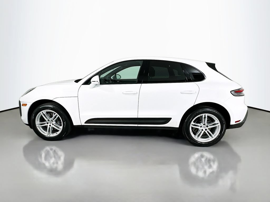 Certified 2022 Porsche Macan AWD/4WD image 2