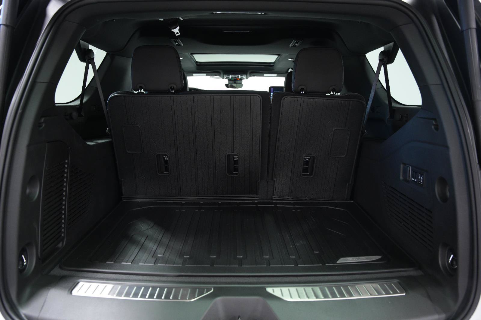 New 2026 GMC Yukon XL AT4 w/ AT4 Premium Plus Package AWD/4WD image 6