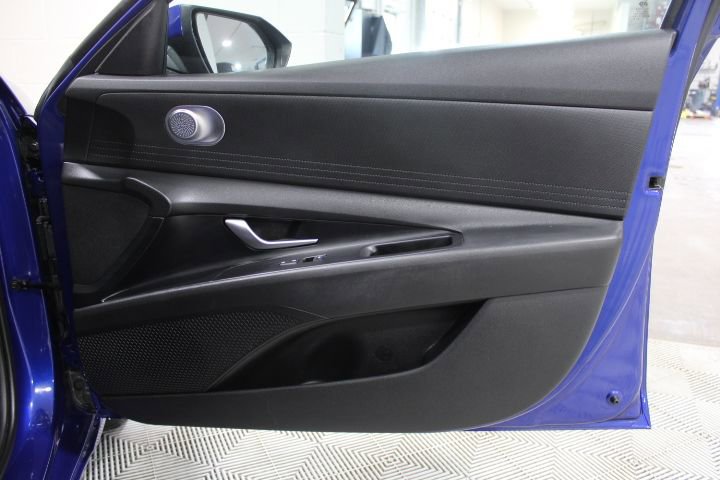 Used 2023 Hyundai Elantra SEL image 18